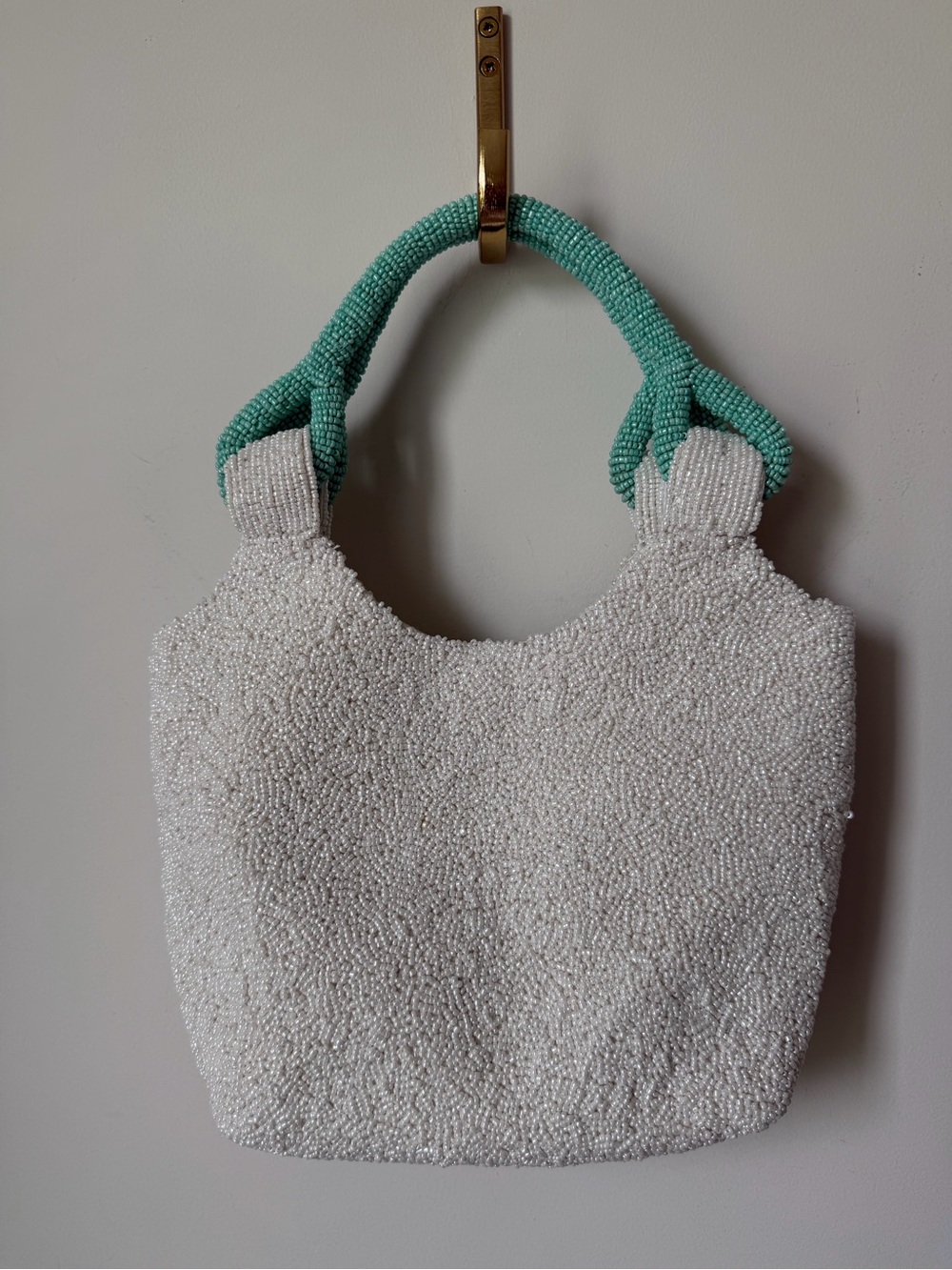 Viral Beaded Sea Turtle Tote Bag in White and Aqua - Picture 6 of 6